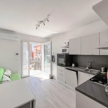 Nuovo Bilocale Con Posto Auto شقة