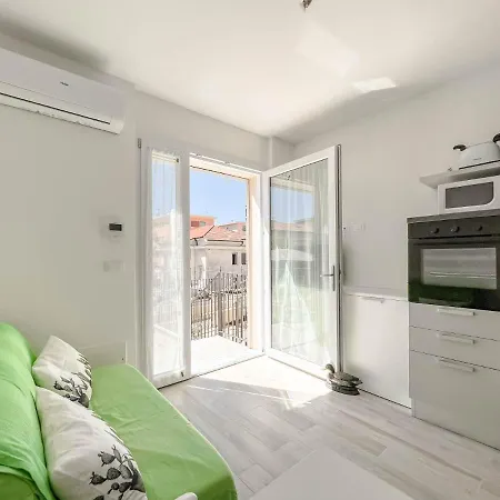 شقة Nuovo Bilocale Con Posto Auto فاراتسي