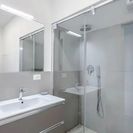 Nuovo Bilocale Con Posto Auto * فاراتسي