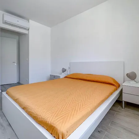Nuovo Bilocale Con Posto Auto Apartment Varraze